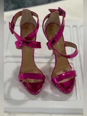 NEW Giuseppe Zanotti
Bellis 120mm leather sandals